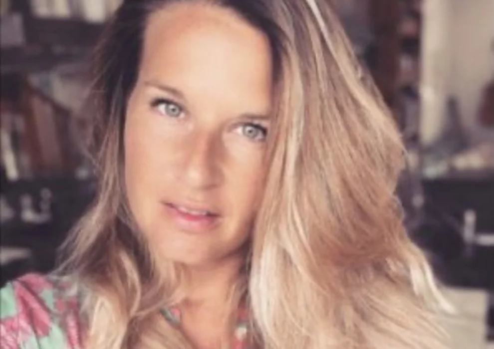 Julie CROS